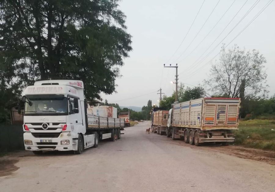 Mahalle sakinleri ağır tonajlı araçların gelişi güzel park edilmesine tepkili 