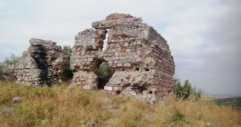 Osmanlı’dan kalan tarihi kale ilgi bekliyor