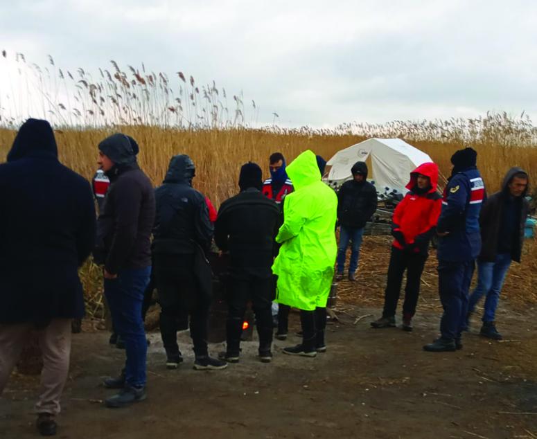 Manyas Gölü’nde arama çalışmalarına katılan ekibe Kızılay ve Gönen Öğretmenevi’nden yemek ikramı 