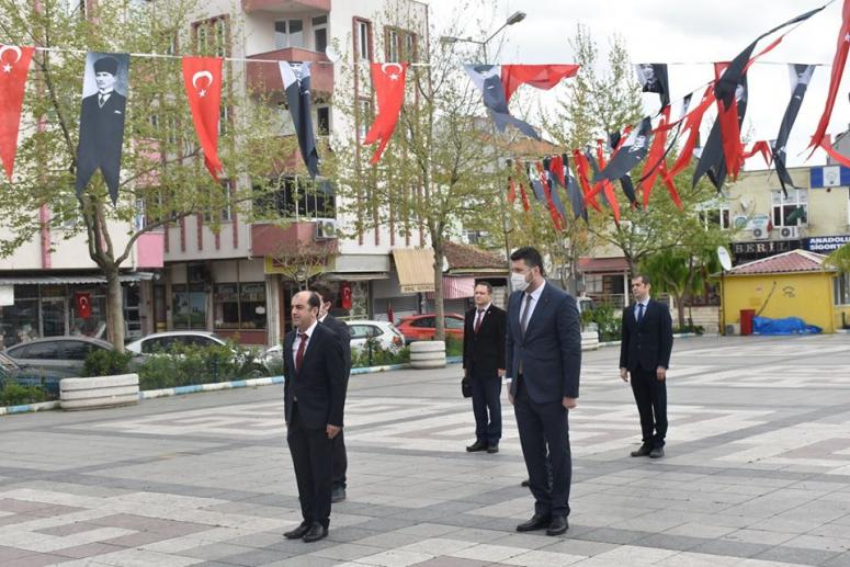 23 Nisan çelenk sunma töreni yapıldı