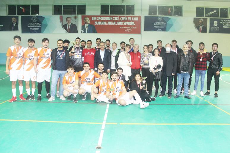 Voleybolda Ülkü Pansiyon şampiyon 