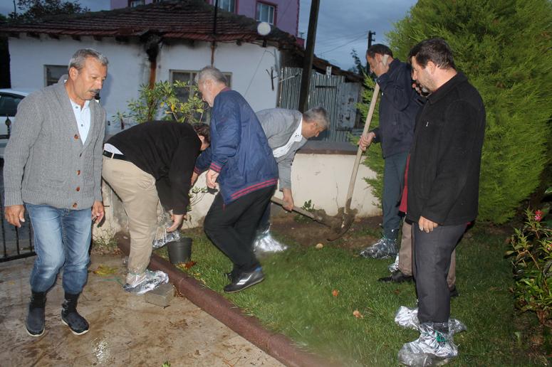 Sabah Namazını Kıldılar, Fidanları Diktiler