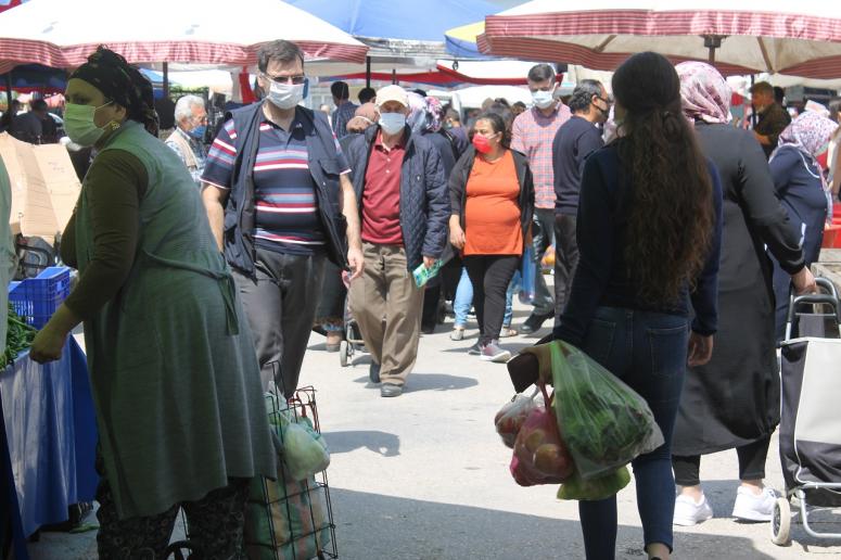 Manyas Halk Pazarı’nda yoğunluk yaşandı 