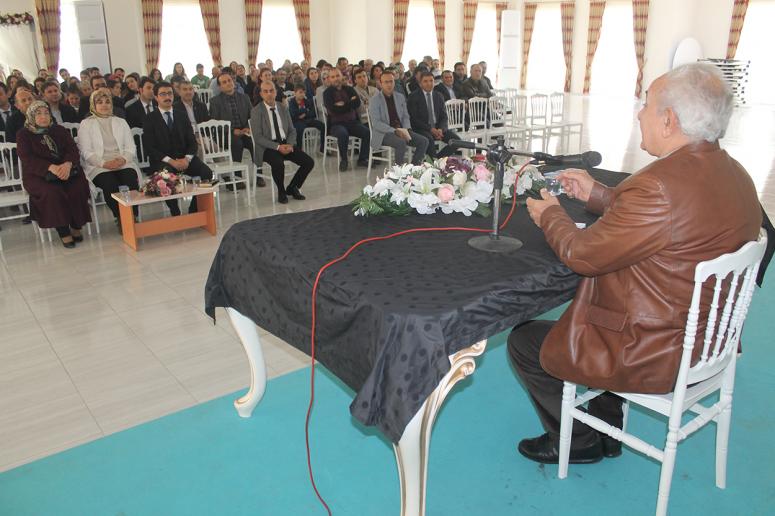 Eğitimci - Yazar Vakkasoğlu’ndan  Öğretmenlere Konferans