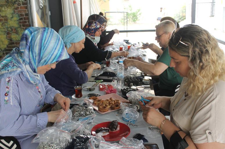 İmece usulü iğne oyasıyla yaptıkları Şeftali Ağacı hayatlarını değiştirdi 