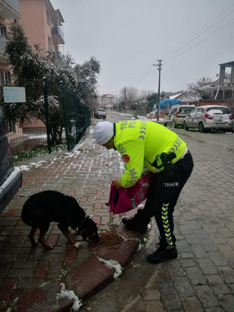 Polisler can dostları unutmadı 