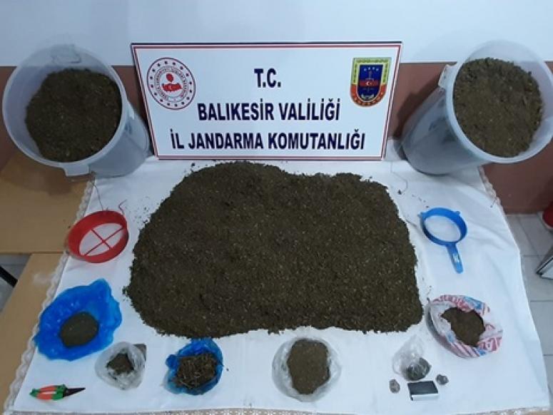 Ormanda variller dolusu uyuşturucu bulundu