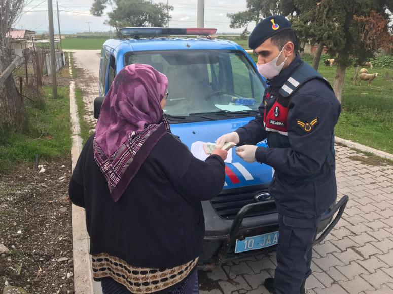 İhtiyaç Sahiplerine Paraları Elden Dağıtılıyor